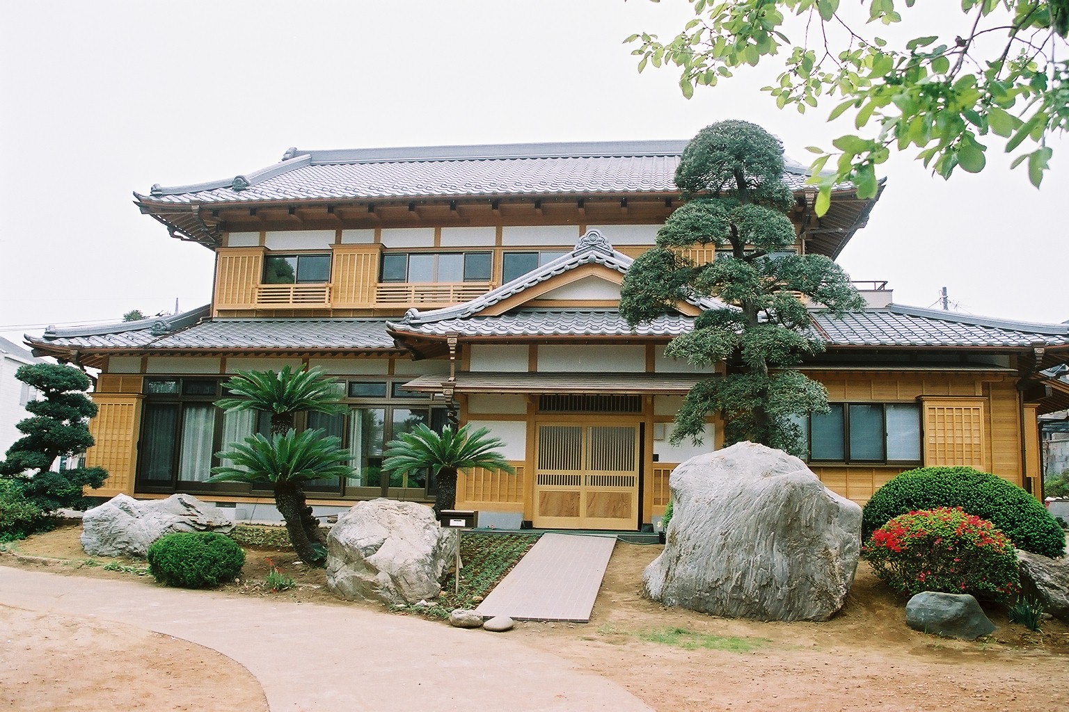 入母屋屋根の住宅