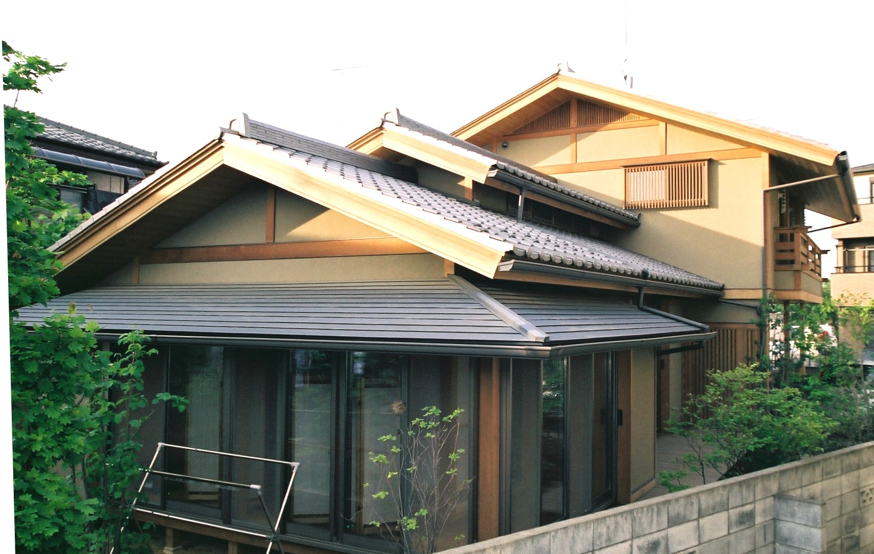 注文住宅の外観　和風テイストの越屋根の家